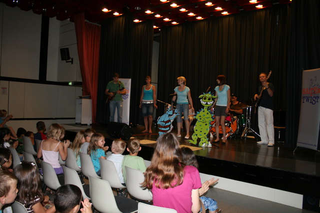 gal/2009/2009 Saitentwist Bildungszen Gelsenk aktiver Ferienstart 02.07/2009 Saitentwist Bildungszen Gelsenk aktiver Ferienstart 02.07. 026.jpg